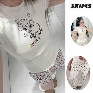 تيشيرت loungewear كريمي مضلع بطبعة خروف لطيفة للاسترخاء في المنزل