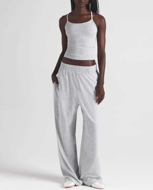 طقم Loungewear قطعتين بنطال واسع وتوب ناعم مريح للاسترخاء في المنزل