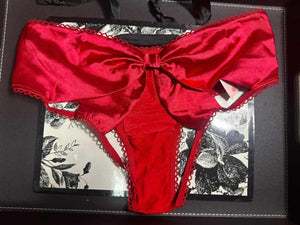 سراويل Panties نسائية حمراء بتصميم دانتيل وستان ناعم أنيق