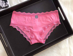 سراويل panties قطنية مريحة مزينة بالدانتيل الناعم بتصميم أنثوي وملمس ناعم