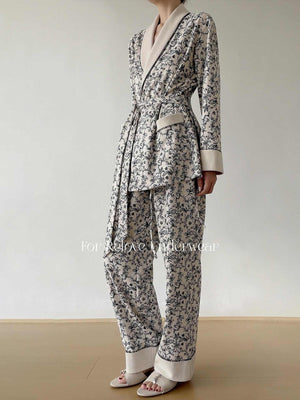 طقم Loungewear بنقشة زهور كلاسيكية مع حزام خصر أنيق للراحة والاسترخاء في المنزل