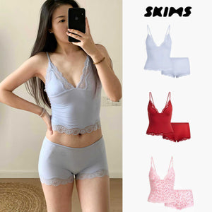 طقم Lingerie ناعم قطعتين كاميسول وشورت مزين بالدانتيل ناعم ومريح للنساء
