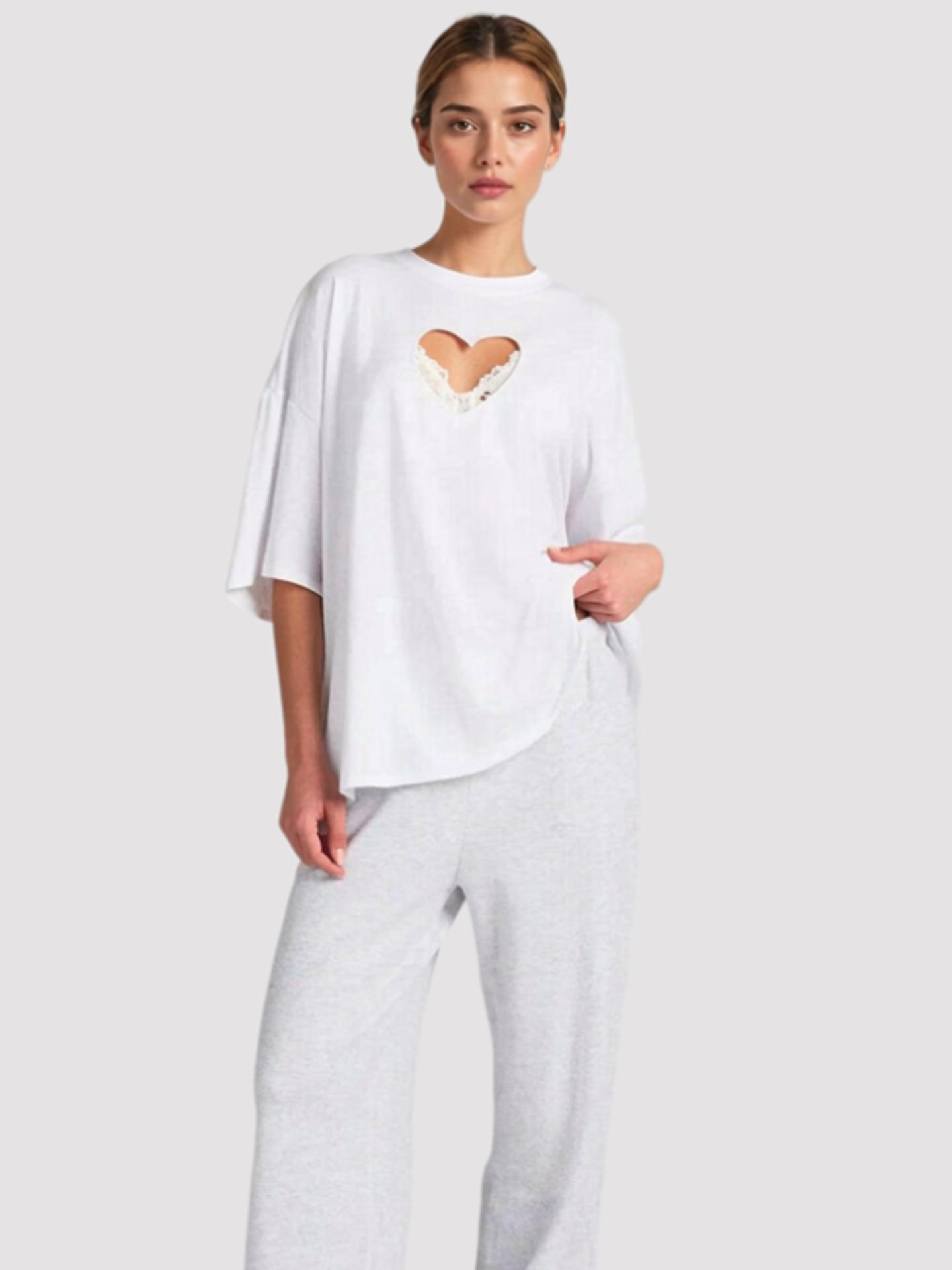 تيشيرت Loungewear فضفاض بتصميم قلب مفرغ