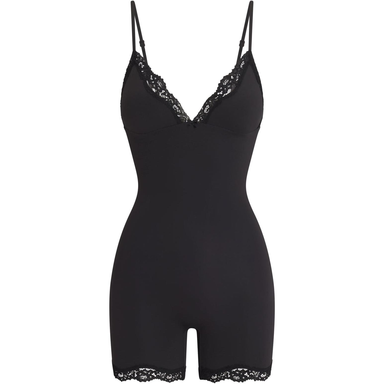 Shapewear Bodysuit أسود بتصميم شورت وتفاصيل دانتيل