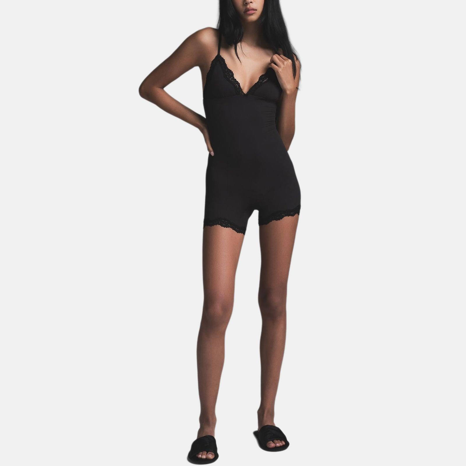 Shapewear Bodysuit أسود بتصميم شورت وتفاصيل دانتيل
