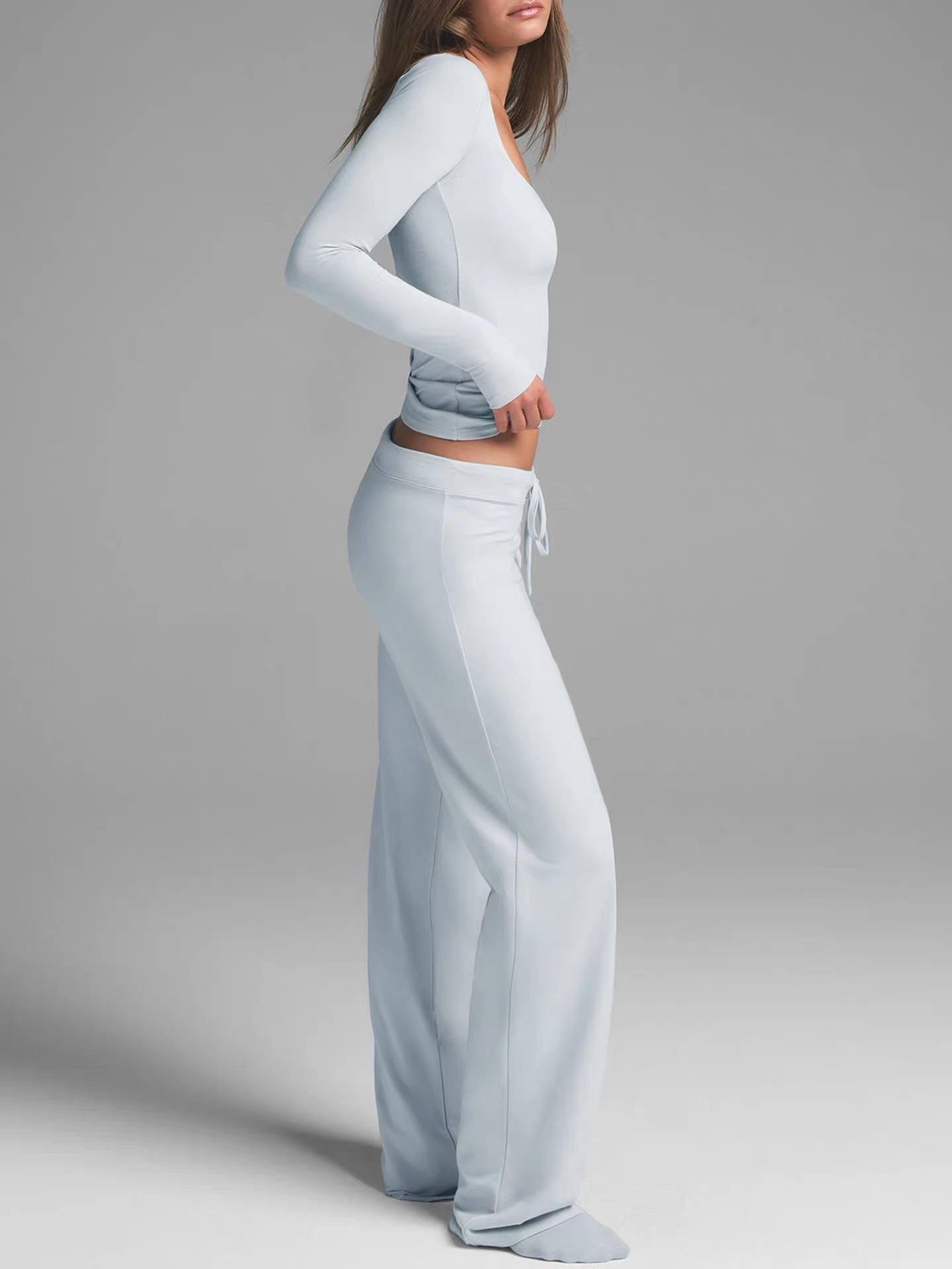 طقم Loungewear قطعتين ناعم ومريح لإطلالة منزلية أنيقة