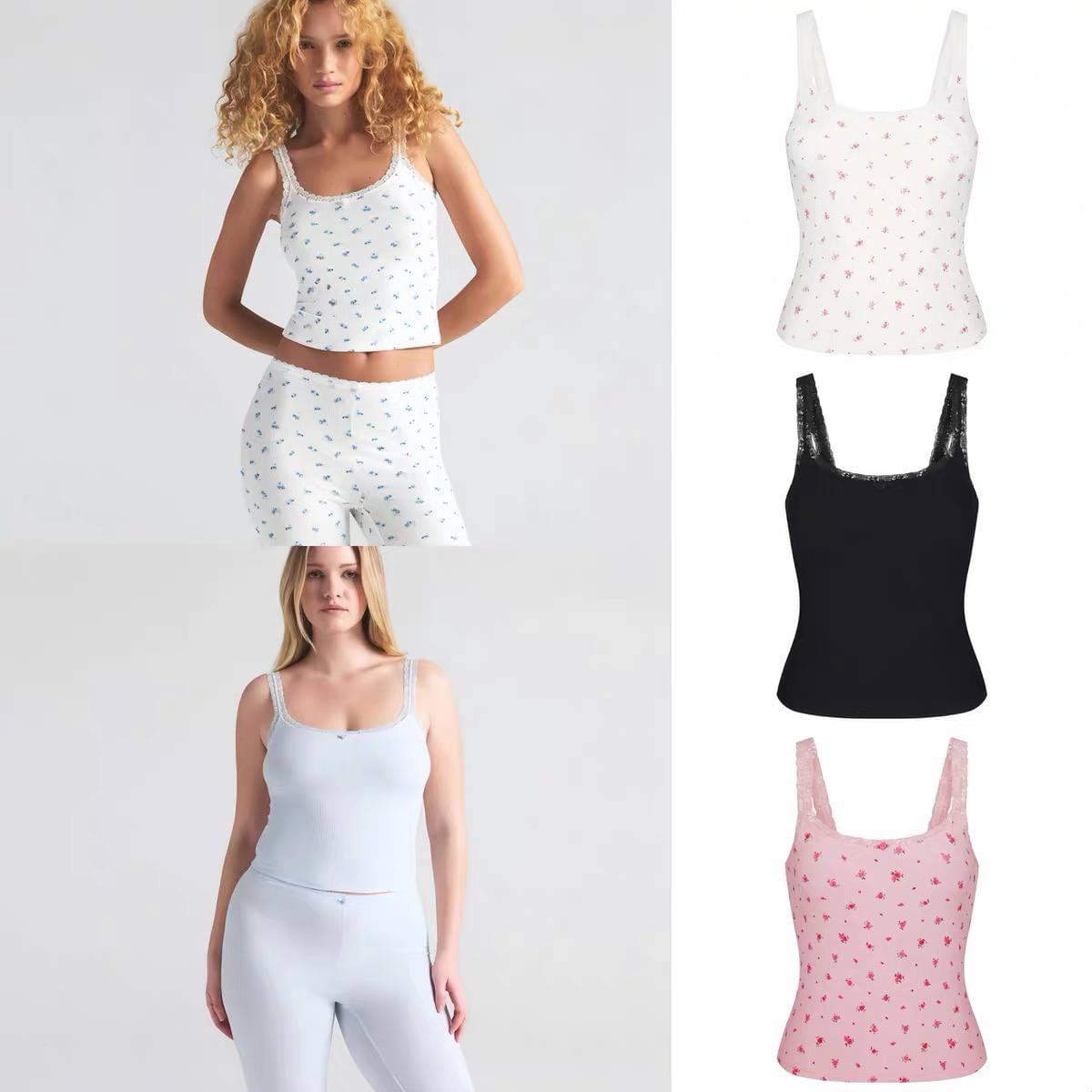 طقم Loungewear قطني مريح بنقشة زهور ناعمة وتفاصيل دانتيل