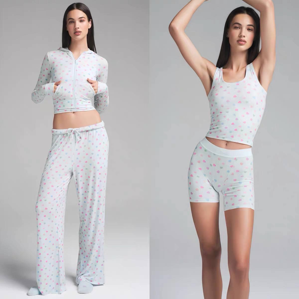 طقم Loungewear مريح بطبعة قلوب ملونة