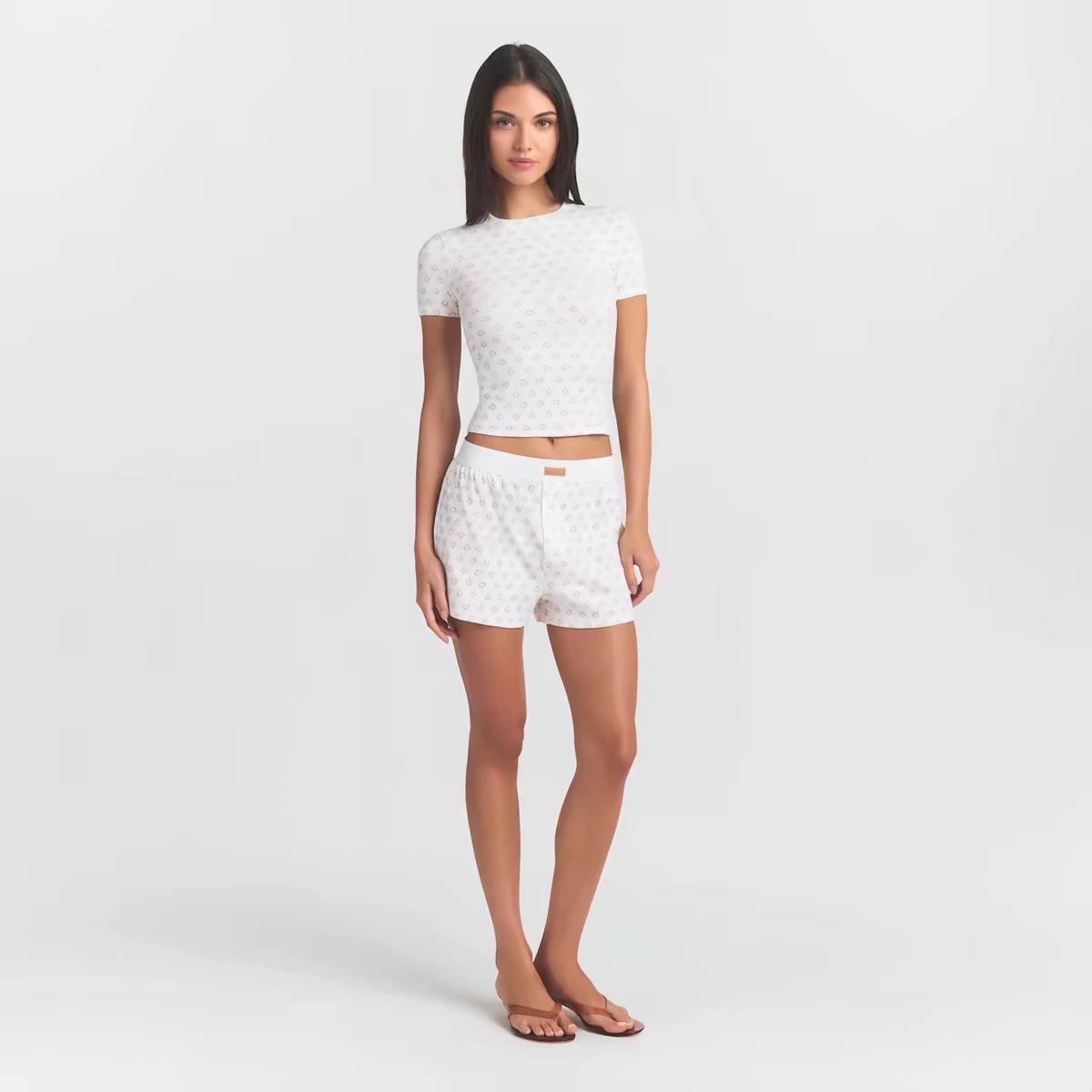 طقم Loungewear مريح باللون الأبيض المنقش قطعتين