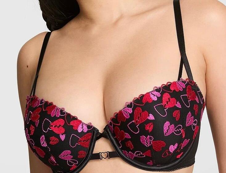 Bras مطرزة بنقوش القلوب الرومانسية لإطلالة أنثوية ساحرة