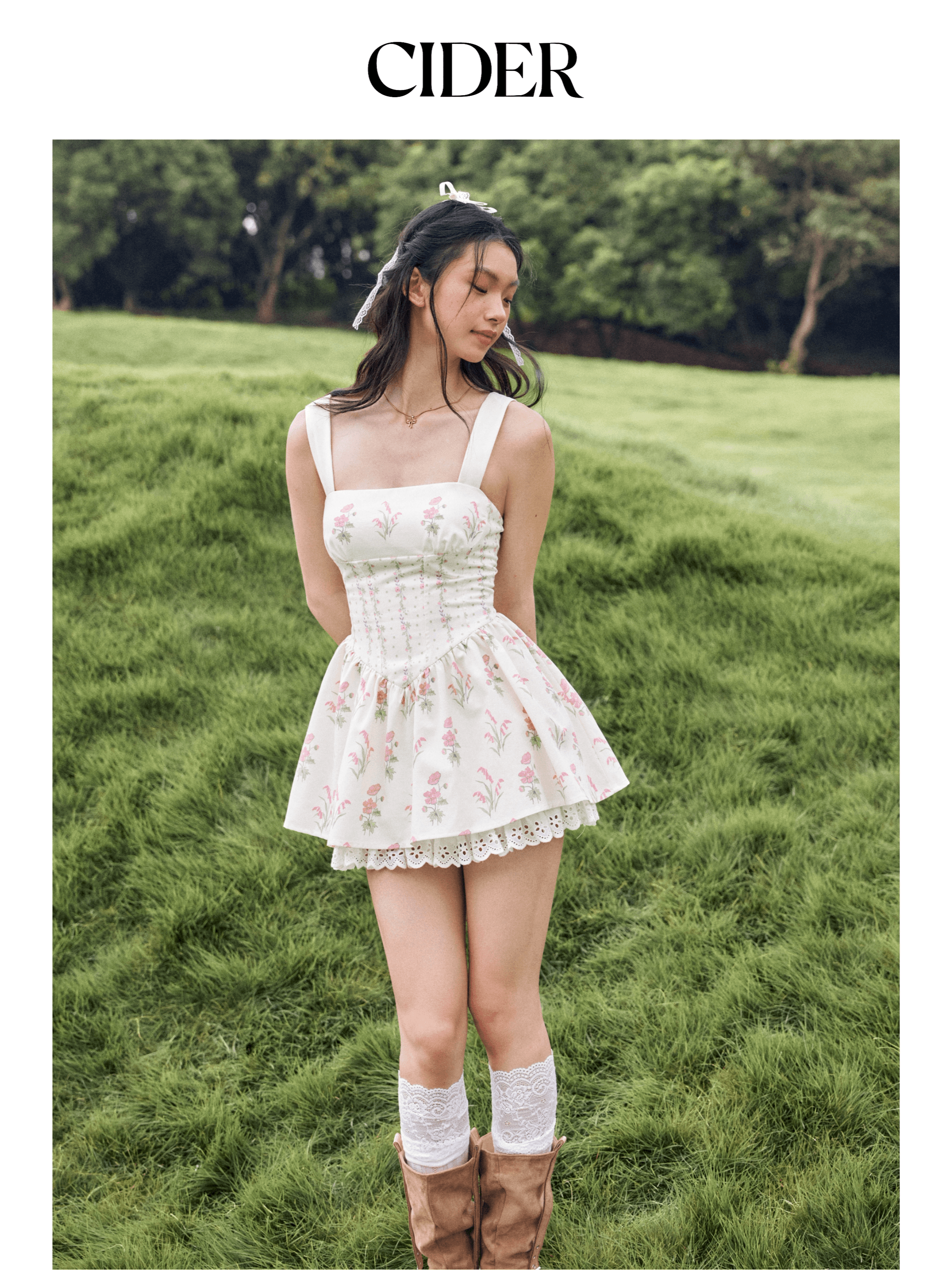 فستان سايدر كتان ريفي CIDER Floral Linen Mini Dress | فستان ميني كتان بكورسيه ينحت الخصر وحواف دانتيل مخرمة
