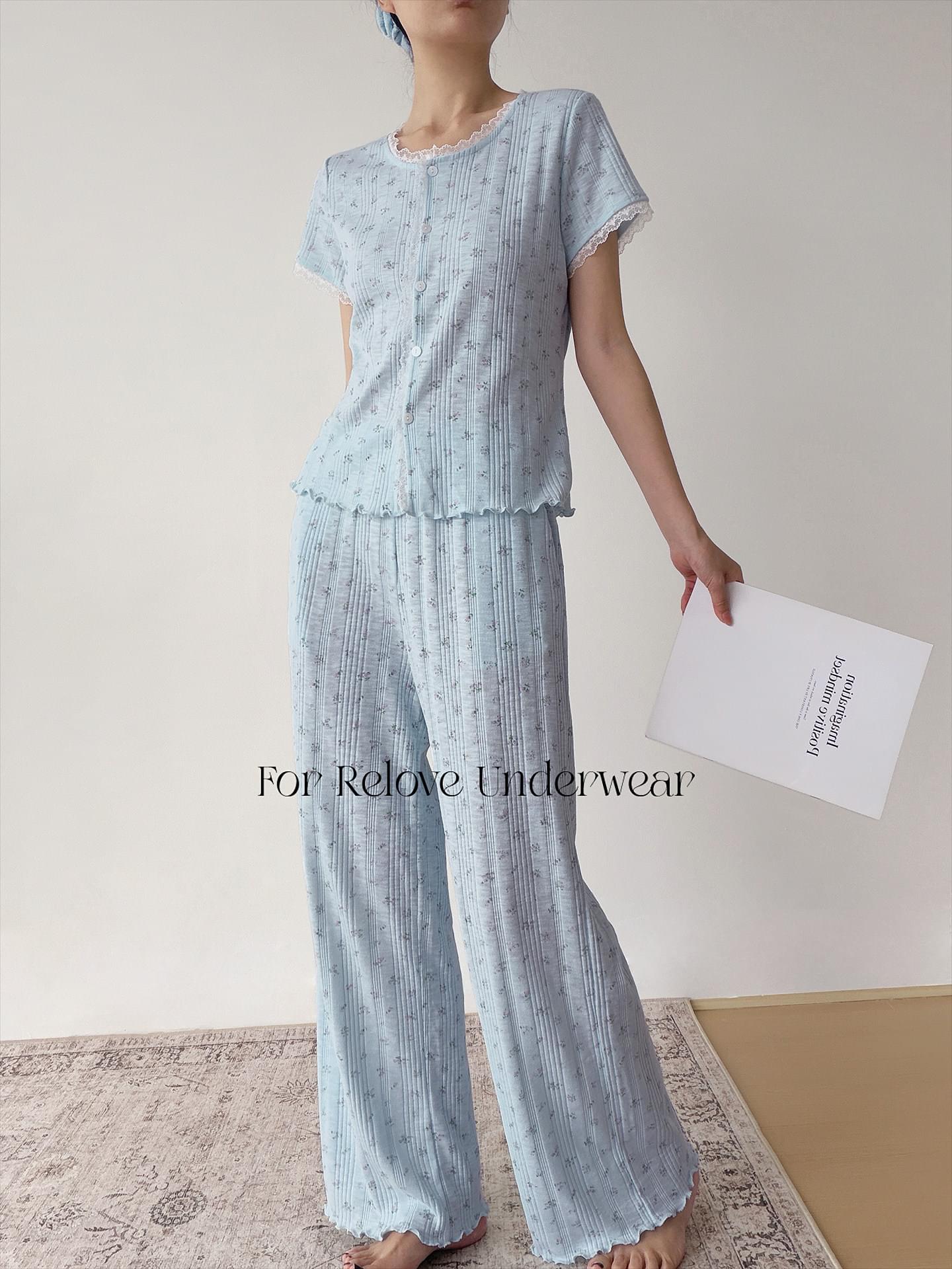 طقم Loungewear قطعتين مضلع بنقشة زهور زرقاء ناعمة