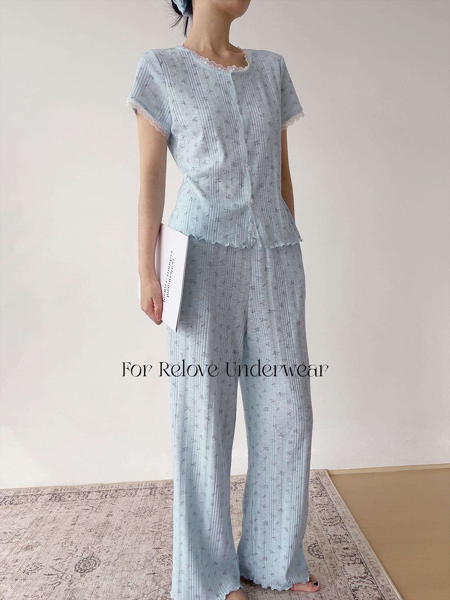 طقم Loungewear قطعتين مضلع بنقشة زهور زرقاء ناعمة