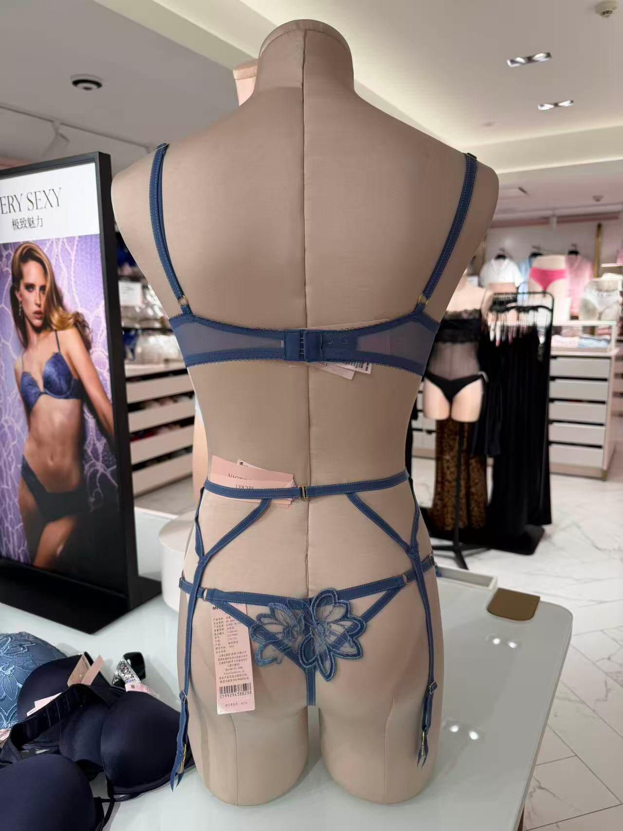 طقم Lingerie مطرز باللون الأزرق الفاخر مع أربطة خصر