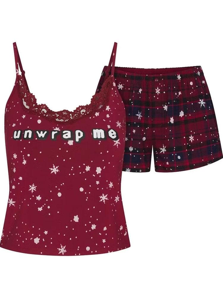 طقم Loungewear قطعتين باللون الأحمر الخمري بنقشة الثلج