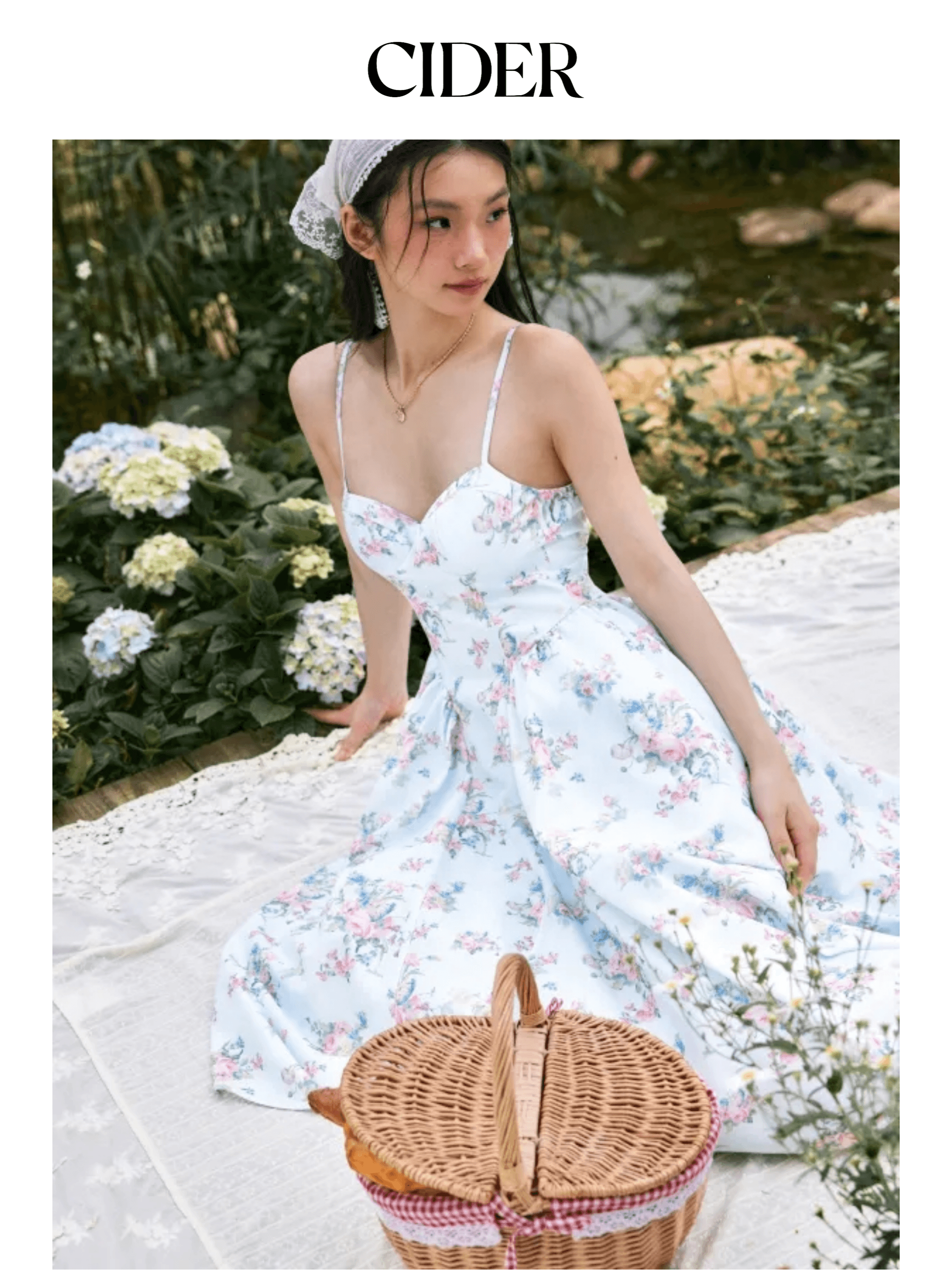 فستان سايدر ميدي ريفي CIDER Floral Midi Dress | فستان بحمالات رفيعة وكورسيه بفتحة صدر قلب بنقشة أزهار ناعمة
