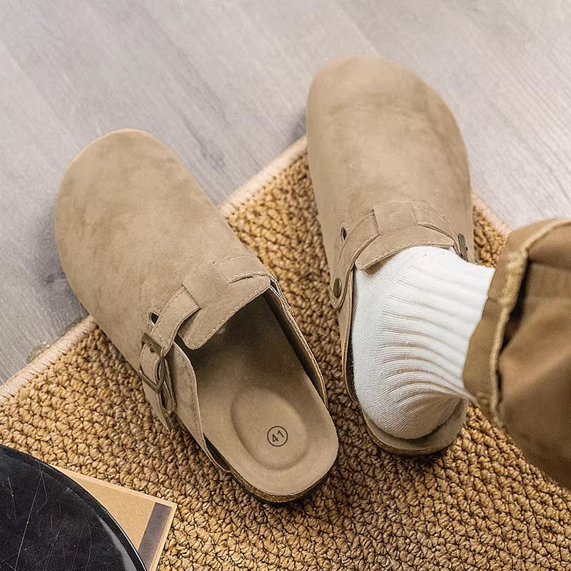 حذاء بirkenstock men's رجالي بلون بيج من الجلد المدبوغ مزود بحزام وقفل معدني وتصميم مريح للارتداء الداخلي والخارجي