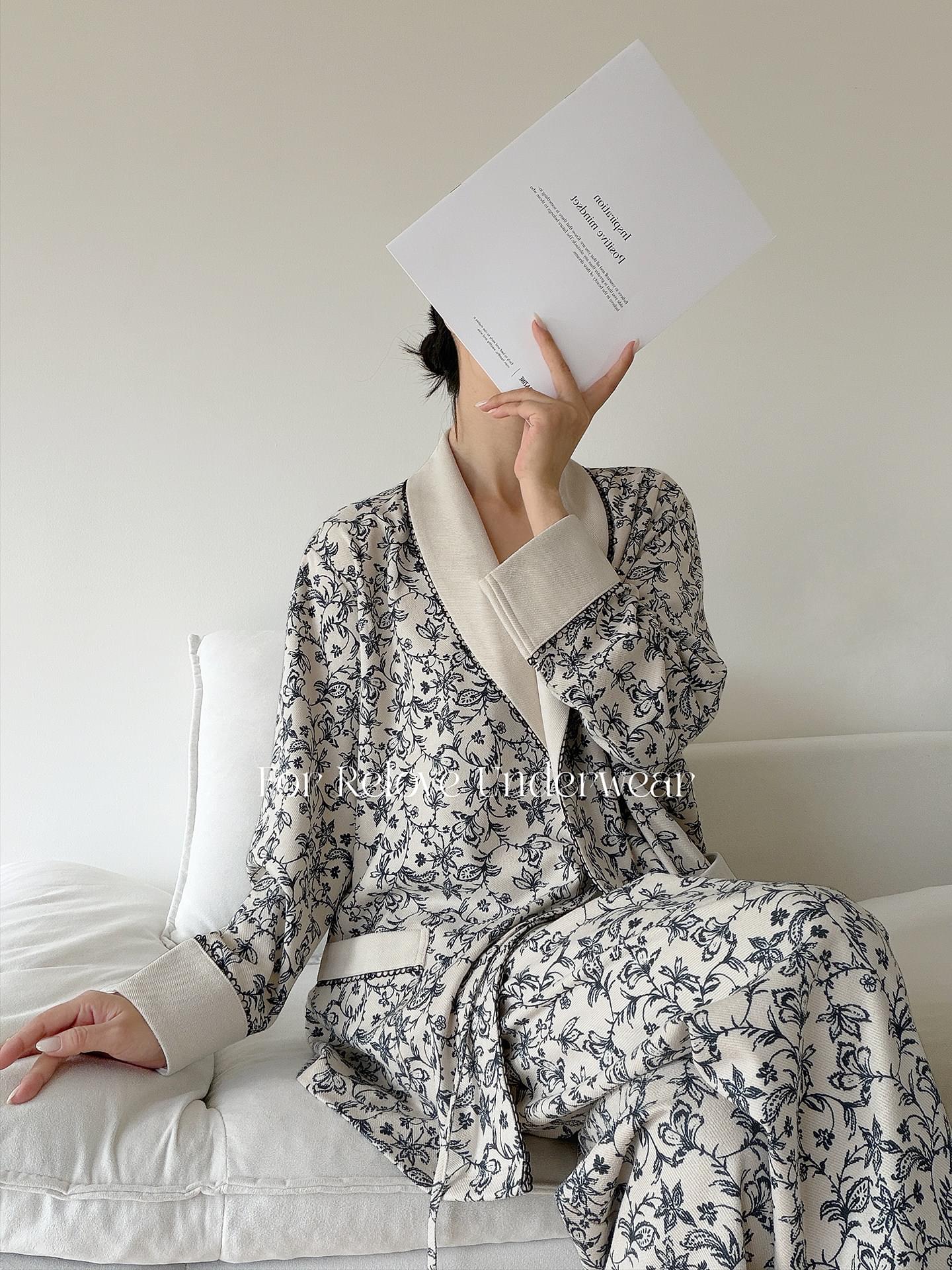 طقم Loungewear بنقشة زهور كلاسيكية وحزام خصر راقي