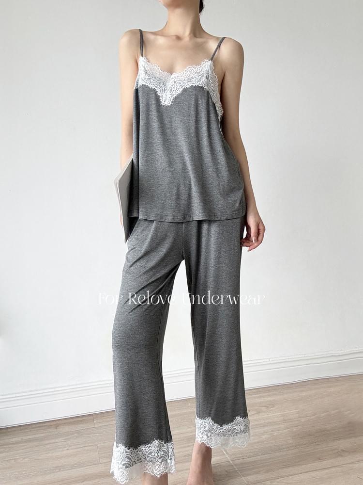 طقم Loungewear قطعتين مريح ومزين بالدانتيل الأنيق