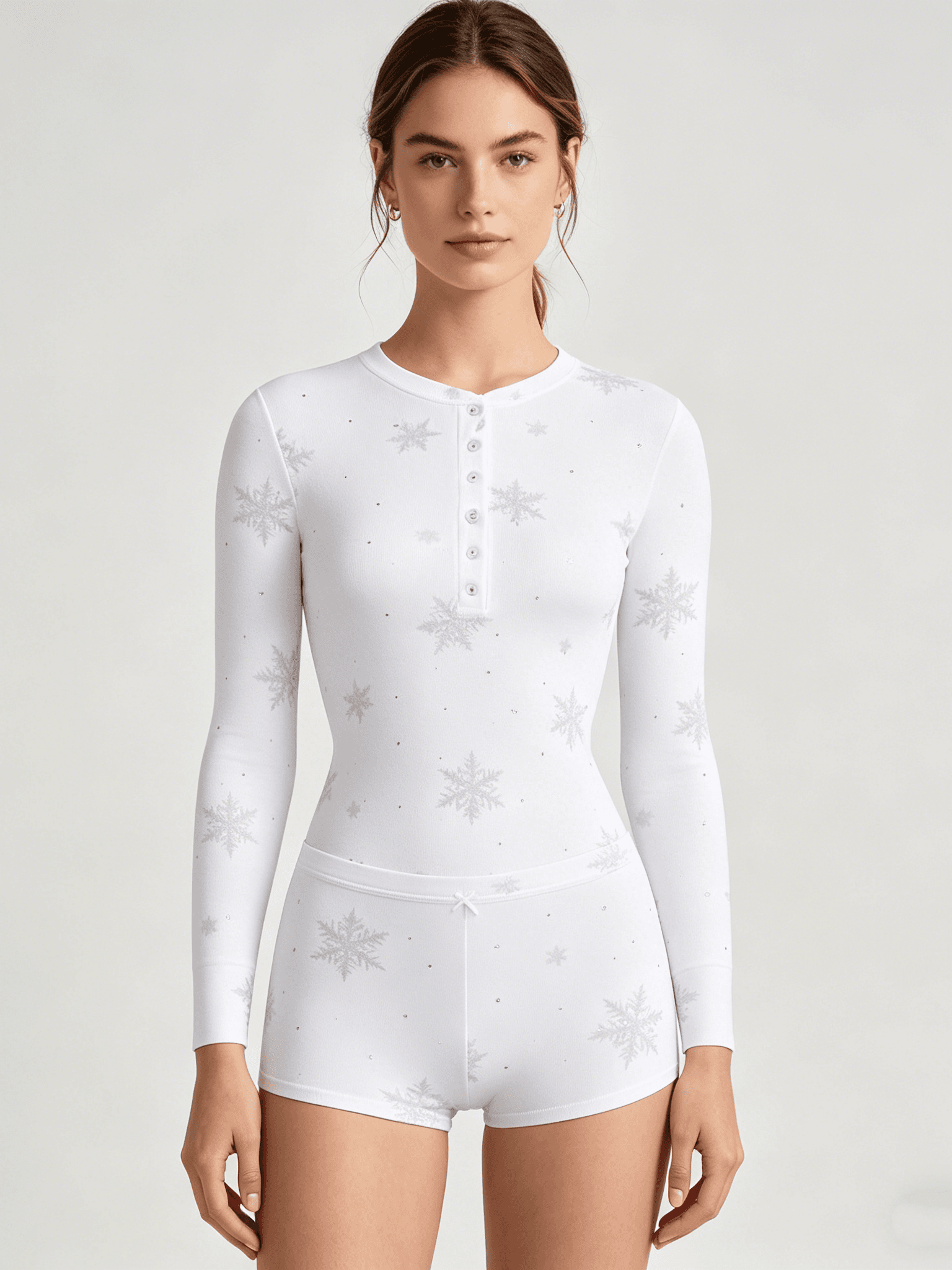بيجامة Loungewear شتوية بقطعتين ونقشة ندفة الثلج باللون الأبيض