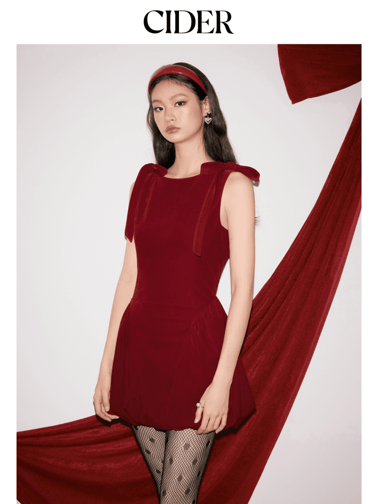 فستان سايدر مخمل CIDER Velvet Bubble Mini Dress | فستان ميني مخمل بأربطة فيونكة على الكتف وتنورة بابل فاخرة
