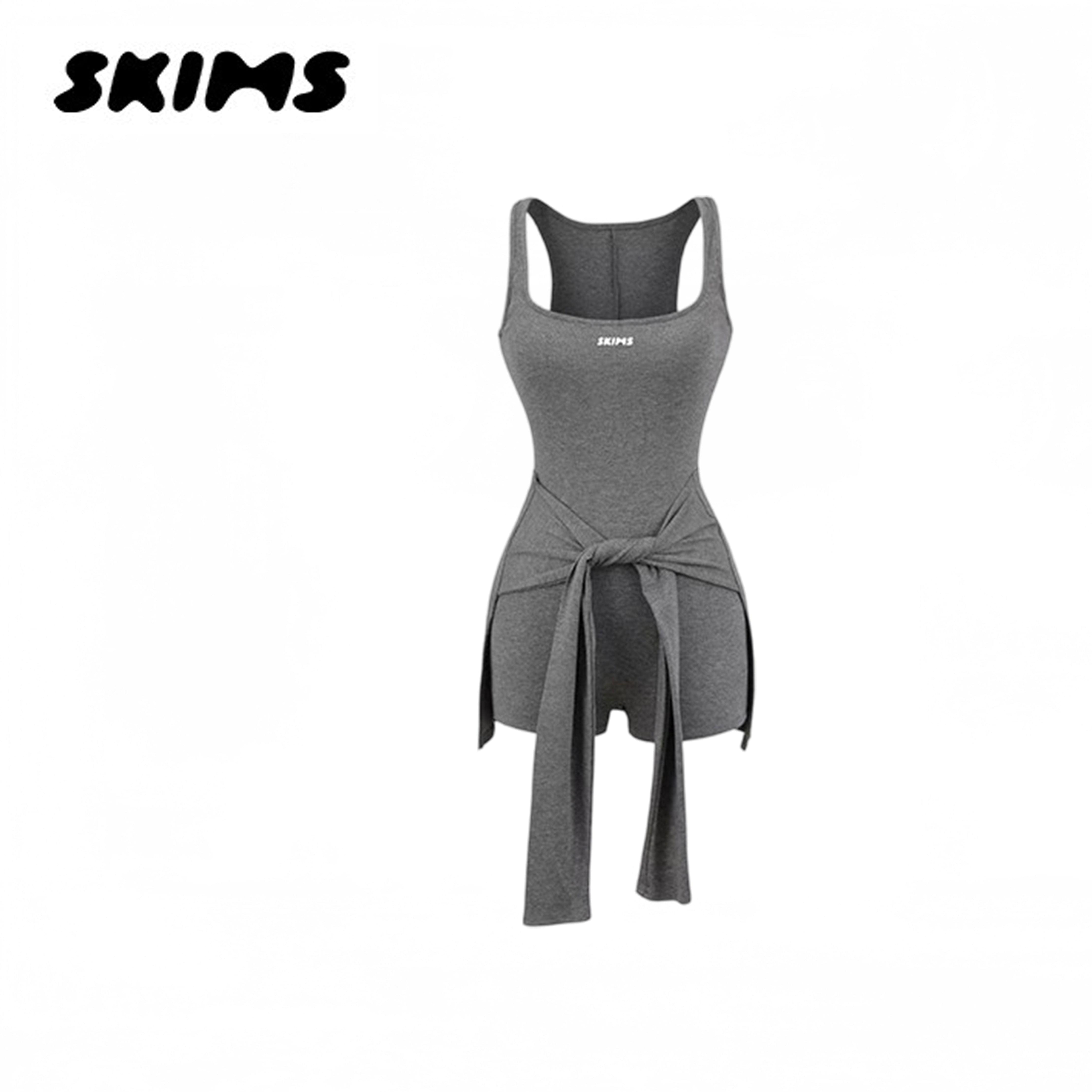 جمبسوت رياضي سكايمز SKIMS Sport Romper | شورت كاجوال بياقة مربعة وأربطة نحت الخصر المبتكرة ✨🏋️‍♀️