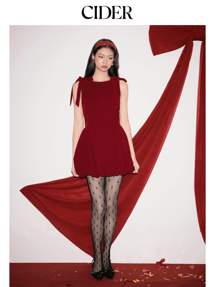 فستان سايدر مخمل CIDER Velvet Bubble Mini Dress | فستان ميني مخمل بأربطة فيونكة على الكتف وتنورة بابل فاخرة