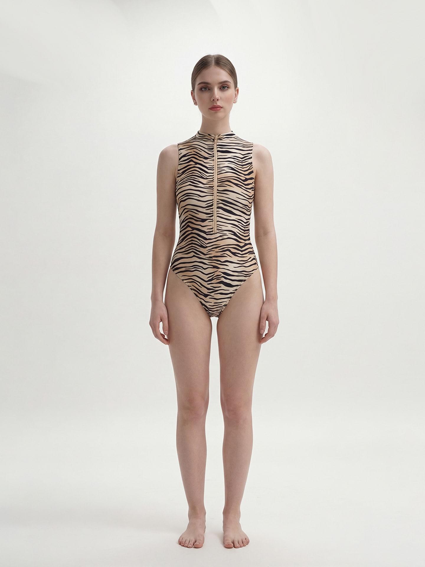 بودي سوت Bodysuit نسائي بياقة عالية وسحاب بنقشة حيوانية