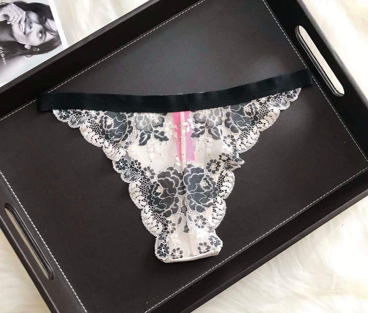 Panties ناعمة بأطراف من الدانتيل الراقي وألوان متعددة