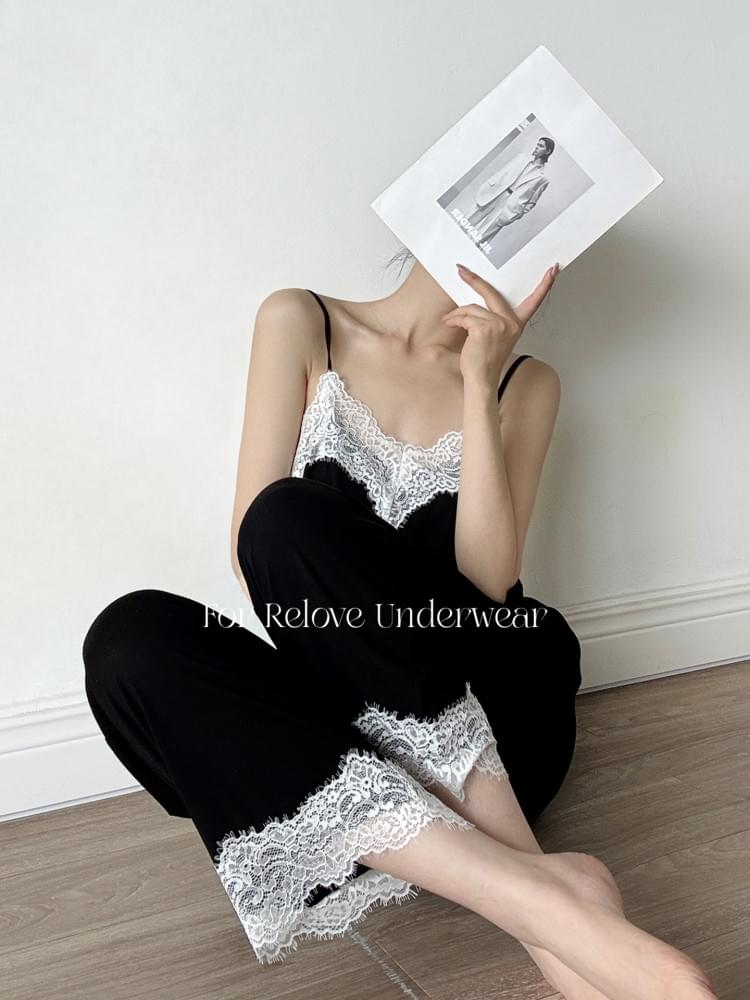 طقم Loungewear قطعتين مريح ومزين بالدانتيل الأنيق