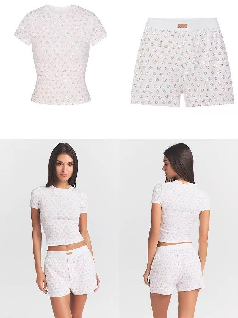 طقم Loungewear قطني ناعم بنقشة وردية تيشيرت وشورت