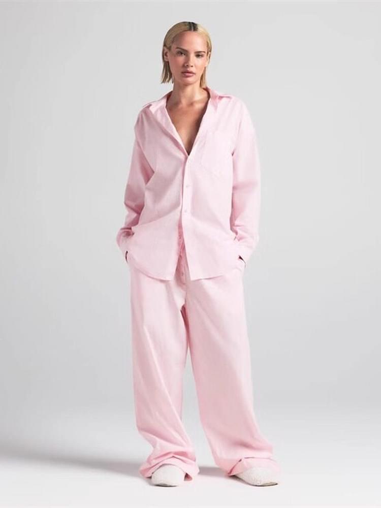 طقم Loungewear قطني ناعم ومريح بتصميم كلاسيكي