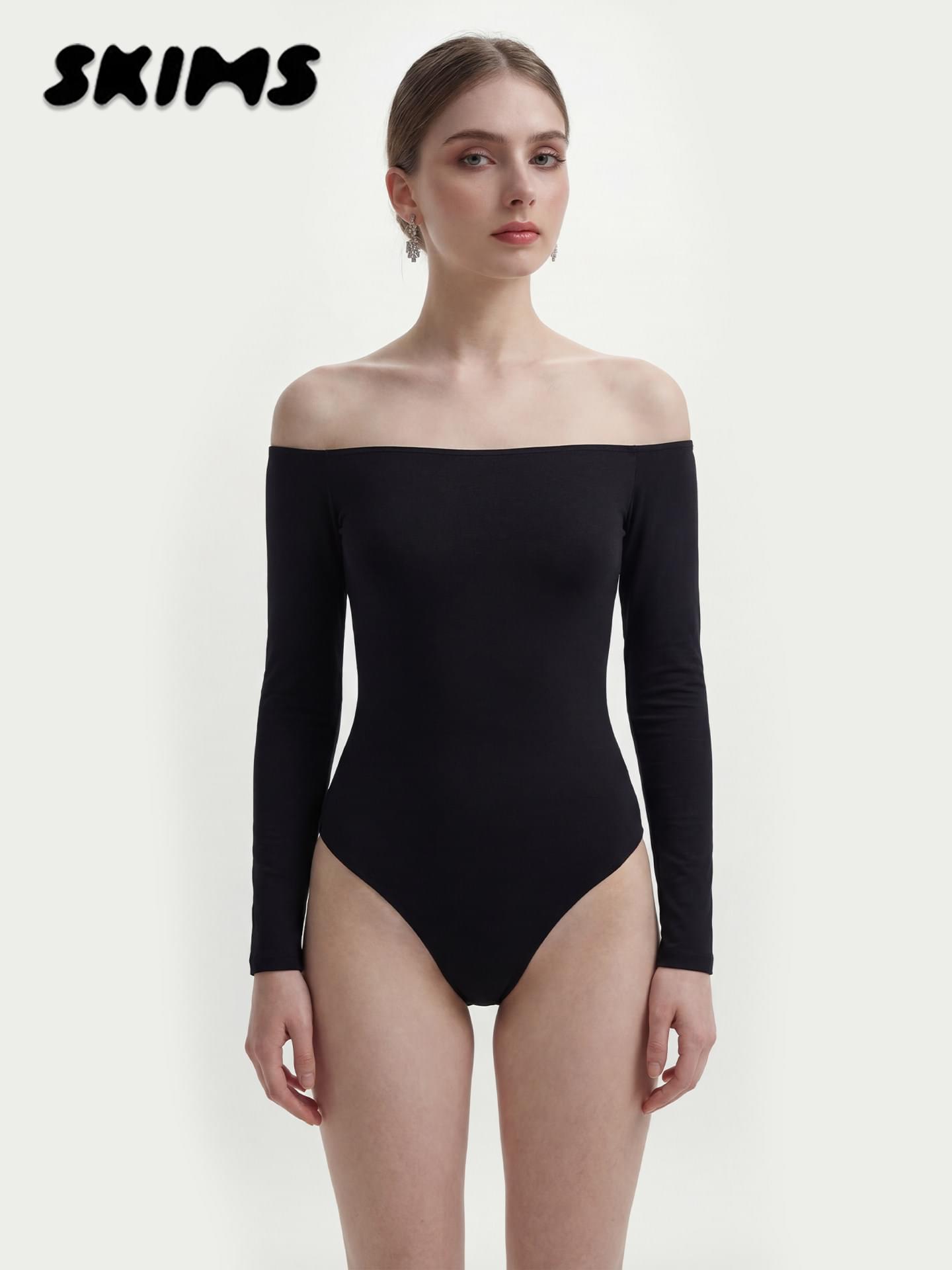 Cotton Bodysuit ناعم بأكتاف مكشوفة وأكمام طويلة