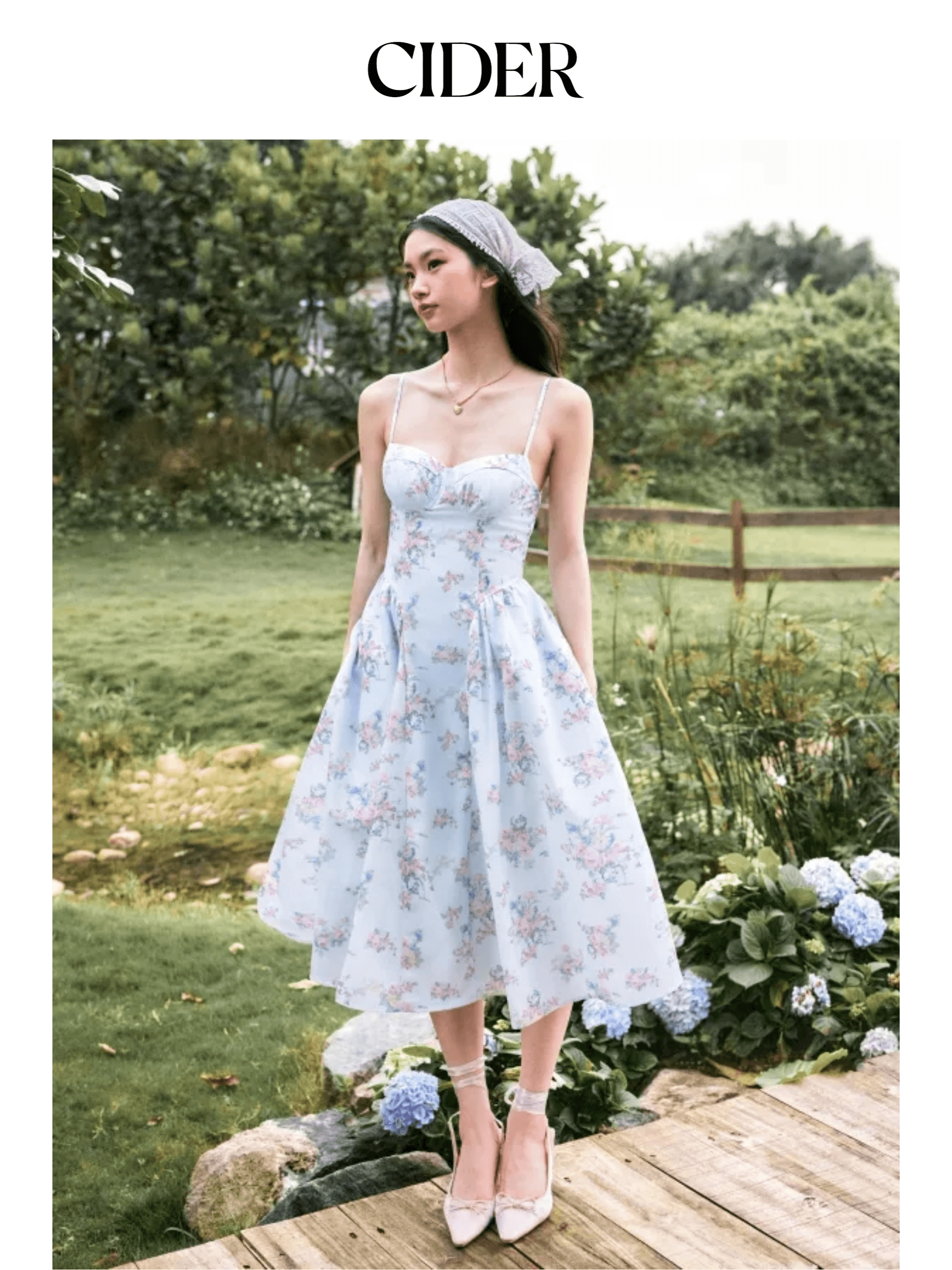 فستان سايدر ميدي ريفي CIDER Floral Midi Dress | فستان بحمالات رفيعة وكورسيه بفتحة صدر قلب بنقشة أزهار ناعمة