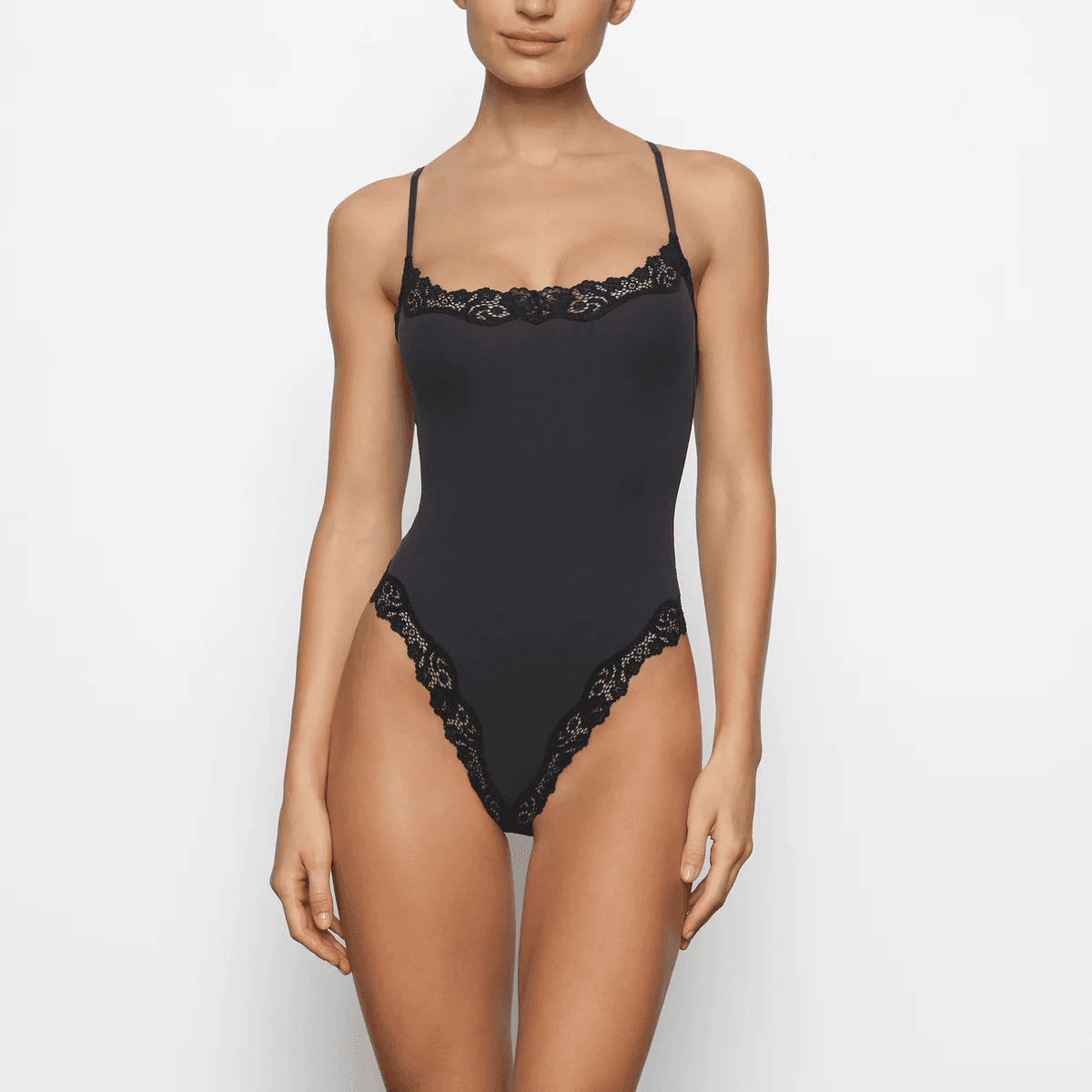 Cotton Bodysuit أسود ناعم ومضلع مع تفاصيل الدانتيل