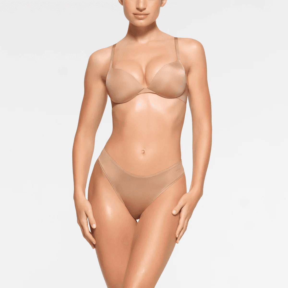 Bras حمالة صدر ناعمة بتصميم غير مرئي ولون نود