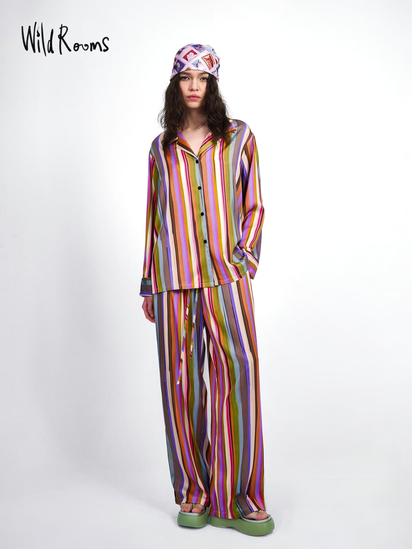 طقم WildRooms Striped Set – بيجامة الخطوط الملونة الفاخرة لراحة وأناقة عصرية 🌈✨